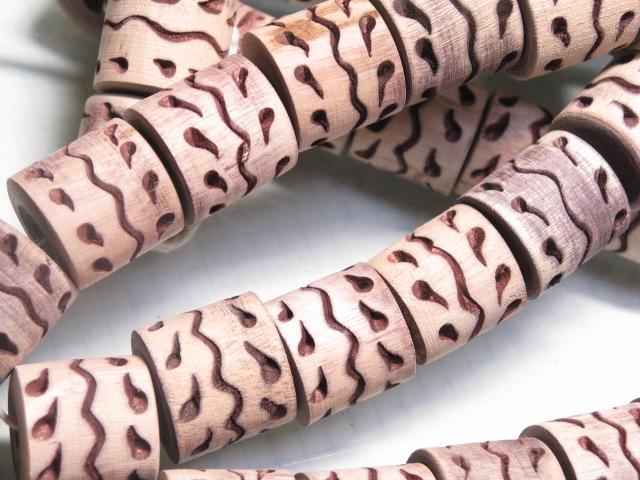 TOKO-BEADS CW018P Wooden bead (10pcs) 20mm CW018P ウッドビーズ（10個パック） 20mm Asian bead & African bead  Handmade,Lampeork,bead,asia,india,ethnic,parts,accessory,beads とんぼ玉,ビーズ,トンボ玉,アジア,インド,エスニック,手作り,パーツ,アクセサリー