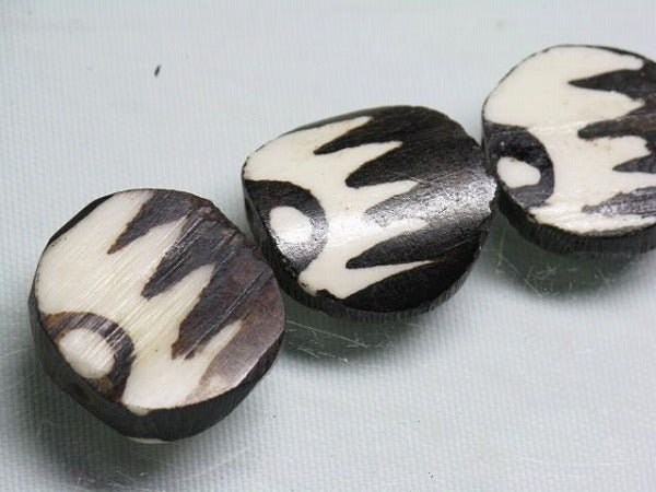 TOKO-BEADS EB001-11N Bone bead (strand) 22~25mm EB001-11N ボーンビーズ（連） 22~25mm Asian bead & African bead  Handmade,Lampeork,bead,asia,india,ethnic,parts,accessory,beads とんぼ玉,ビーズ,トンボ玉,アジア,インド,エスニック,手作り,パーツ,アクセサリー