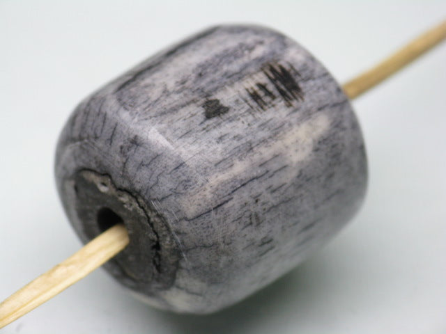 TOKO-BEADS EB053-04 Bone bead 22mm EB053-04 大粒ボーンビーズ 22mm Asian bead & African bead  Handmade,Lampeork,bead,asia,india,ethnic,parts,accessory,beads とんぼ玉,ビーズ,トンボ玉,アジア,インド,エスニック,手作り,パーツ,アクセサリー