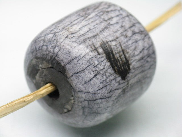 TOKO-BEADS EB053-11 Bone bead 24mm EB053-11 大粒ボーンビーズ 24mm Asian bead & African bead  Handmade,Lampeork,bead,asia,india,ethnic,parts,accessory,beads とんぼ玉,ビーズ,トンボ玉,アジア,インド,エスニック,手作り,パーツ,アクセサリー