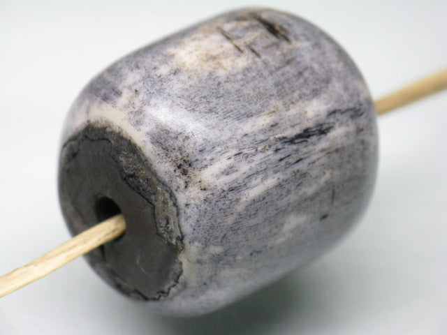 TOKO-BEADS EB053-12 Bone bead 23.5mm EB053-12 大粒ボーンビーズ 23.5mm Asian bead & African bead  Handmade,Lampeork,bead,asia,india,ethnic,parts,accessory,beads とんぼ玉,ビーズ,トンボ玉,アジア,インド,エスニック,手作り,パーツ,アクセサリー