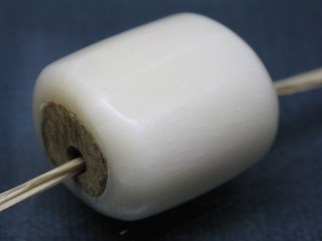 TOKO-BEADS EB054-13 Bone bead 24mm EB054-13 大粒ボーンビーズ 24mm Asian bead & African bead  Handmade,Lampeork,bead,asia,india,ethnic,parts,accessory,beads とんぼ玉,ビーズ,トンボ玉,アジア,インド,エスニック,手作り,パーツ,アクセサリー