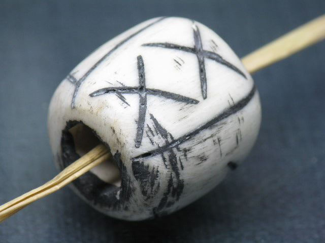 TOKO-BEADS EB055-01 Bone bead 23mm EB055-01 大粒ボーンビーズ 23mm Asian bead & African bead  Handmade,Lampeork,bead,asia,india,ethnic,parts,accessory,beads とんぼ玉,ビーズ,トンボ玉,アジア,インド,エスニック,手作り,パーツ,アクセサリー