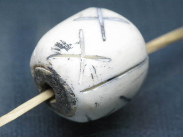 TOKO-BEADS EB055-02 Bone bead 22mm EB055-02 大粒ボーンビーズ 22mm Asian bead & African bead  Handmade,Lampeork,bead,asia,india,ethnic,parts,accessory,beads とんぼ玉,ビーズ,トンボ玉,アジア,インド,エスニック,手作り,パーツ,アクセサリー