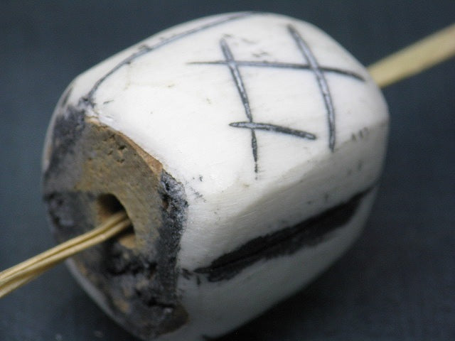 TOKO-BEADS EB055-03 Bone bead 26mm EB055-03 大粒ボーンビーズ 26mm Asian bead & African bead  Handmade,Lampeork,bead,asia,india,ethnic,parts,accessory,beads とんぼ玉,ビーズ,トンボ玉,アジア,インド,エスニック,手作り,パーツ,アクセサリー
