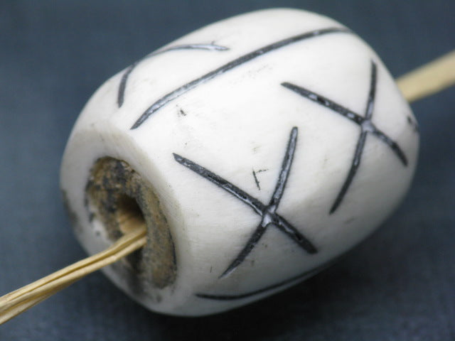 TOKO-BEADS EB055-04 Bone bead 24mm EB055-04 大粒ボーンビーズ 24mm Asian bead & African bead  Handmade,Lampeork,bead,asia,india,ethnic,parts,accessory,beads とんぼ玉,ビーズ,トンボ玉,アジア,インド,エスニック,手作り,パーツ,アクセサリー
