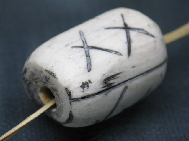 TOKO-BEADS EB055-06 Bone bead 20mm EB055-06 大粒ボーンビーズ 20mm Asian bead & African bead  Handmade,Lampeork,bead,asia,india,ethnic,parts,accessory,beads とんぼ玉,ビーズ,トンボ玉,アジア,インド,エスニック,手作り,パーツ,アクセサリー