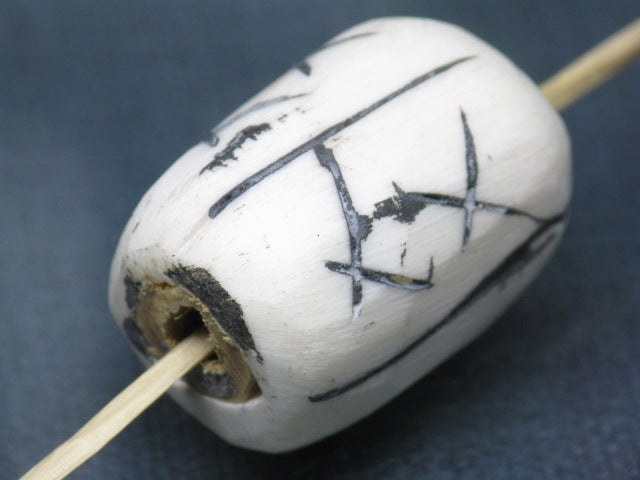 TOKO-BEADS EB055-08 Bone bead 20mm EB055-08 大粒ボーンビーズ 20mm Asian bead & African bead  Handmade,Lampeork,bead,asia,india,ethnic,parts,accessory,beads とんぼ玉,ビーズ,トンボ玉,アジア,インド,エスニック,手作り,パーツ,アクセサリー