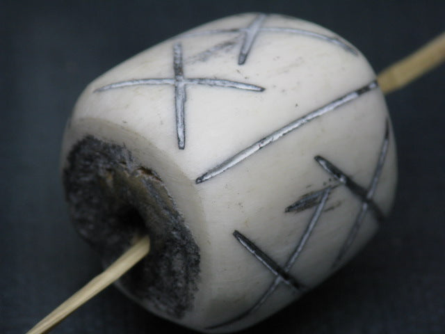 TOKO-BEADS EB055-10 Bone bead 27mm EB055-10 大粒ボーンビーズ 27mm Asian bead & African bead  Handmade,Lampeork,bead,asia,india,ethnic,parts,accessory,beads とんぼ玉,ビーズ,トンボ玉,アジア,インド,エスニック,手作り,パーツ,アクセサリー