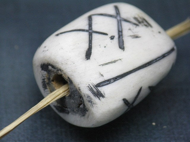 TOKO-BEADS EB055-14 Bone bead 23mm EB055-14 大粒ボーンビーズ 23mm Asian bead & African bead  Handmade,Lampeork,bead,asia,india,ethnic,parts,accessory,beads とんぼ玉,ビーズ,トンボ玉,アジア,インド,エスニック,手作り,パーツ,アクセサリー