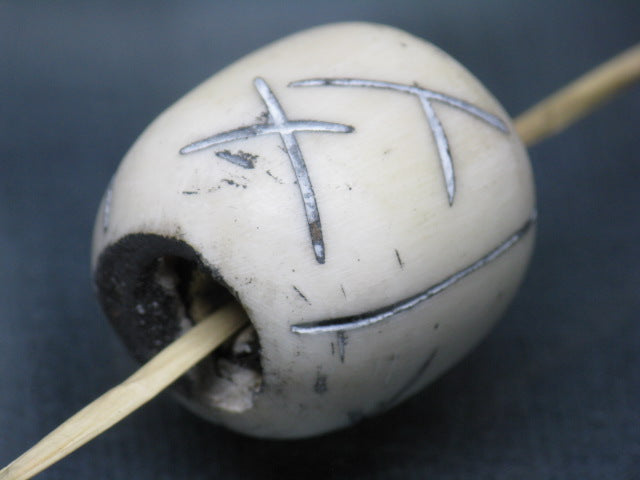 TOKO-BEADS EB055-15 Bone bead 24mm EB055-15 大粒ボーンビーズ 24mm Asian bead & African bead  Handmade,Lampeork,bead,asia,india,ethnic,parts,accessory,beads とんぼ玉,ビーズ,トンボ玉,アジア,インド,エスニック,手作り,パーツ,アクセサリー