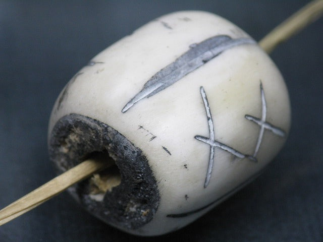TOKO-BEADS EB055-17 Bone bead 25mm EB055-17 大粒ボーンビーズ 25mm Asian bead & African bead  Handmade,Lampeork,bead,asia,india,ethnic,parts,accessory,beads とんぼ玉,ビーズ,トンボ玉,アジア,インド,エスニック,手作り,パーツ,アクセサリー