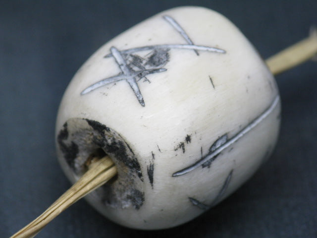 TOKO-BEADS EB055-18 Bone bead 25mm EB055-18 大粒ボーンビーズ 25mm Asian bead & African bead  Handmade,Lampeork,bead,asia,india,ethnic,parts,accessory,beads とんぼ玉,ビーズ,トンボ玉,アジア,インド,エスニック,手作り,パーツ,アクセサリー