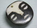 TOKO-BEADS EB202-02 Bone pendant  (Mask/Kenya) 29mm EB202-02 ボーンチャーム（面/ケニア） 29mm Asian bead & African bead  Handmade,Lampeork,bead,asia,india,ethnic,parts,accessory,beads とんぼ玉,ビーズ,トンボ玉,アジア,インド,エスニック,手作り,パーツ,アクセサリー