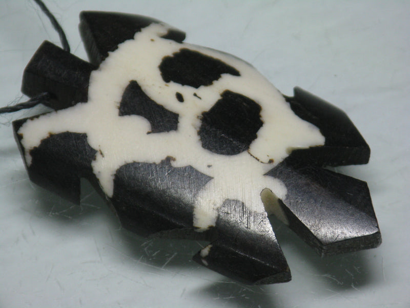 TOKO-BEADS EB203-07 Bone pendant  (Turtle/Kenya) 41mm EB203-07 ボーンチャーム（カメ/ケニア） 41mm Asian bead & African bead  Handmade,Lampeork,bead,asia,india,ethnic,parts,accessory,beads とんぼ玉,ビーズ,トンボ玉,アジア,インド,エスニック,手作り,パーツ,アクセサリー