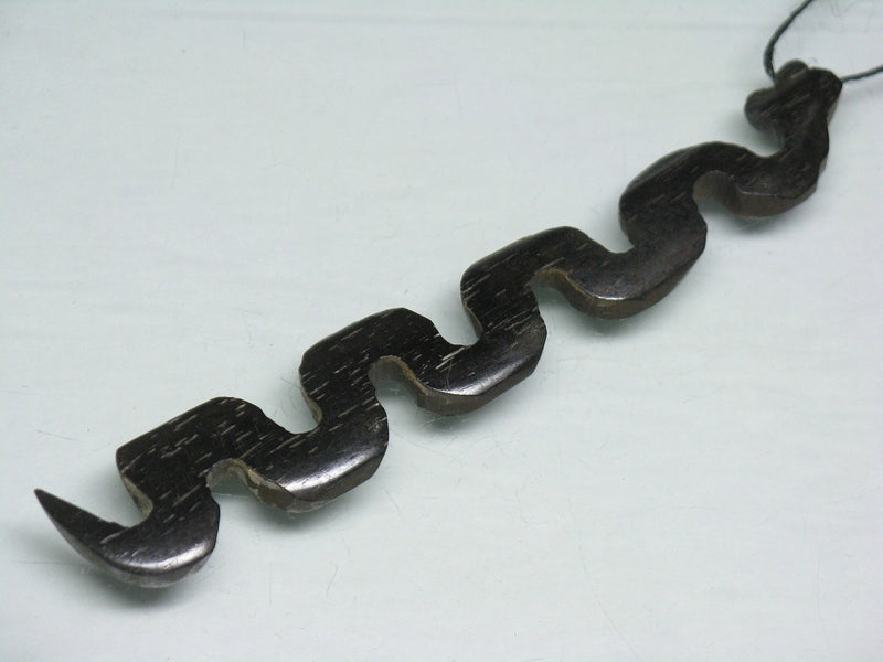 TOKO-BEADS EB208-03 Bone pendant  (Snake/Kenya) 86mm EB208-03 ボーンチャーム（ヘビ/ケニア） 86mm Asian bead & African bead  Handmade,Lampeork,bead,asia,india,ethnic,parts,accessory,beads とんぼ玉,ビーズ,トンボ玉,アジア,インド,エスニック,手作り,パーツ,アクセサリー