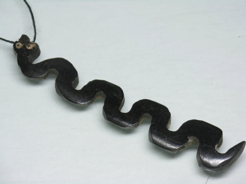 TOKO-BEADS EB208-03 Bone pendant  (Snake/Kenya) 86mm EB208-03 ボーンチャーム（ヘビ/ケニア） 86mm Asian bead & African bead  Handmade,Lampeork,bead,asia,india,ethnic,parts,accessory,beads とんぼ玉,ビーズ,トンボ玉,アジア,インド,エスニック,手作り,パーツ,アクセサリー