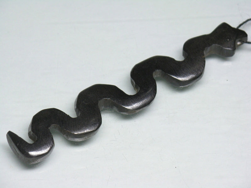 TOKO-BEADS EB208-07 Bone pendant  (Snake/Kenya) 86mm EB208-07 ボーンチャーム（ヘビ/ケニア） 86mm Asian bead & African bead  Handmade,Lampeork,bead,asia,india,ethnic,parts,accessory,beads とんぼ玉,ビーズ,トンボ玉,アジア,インド,エスニック,手作り,パーツ,アクセサリー