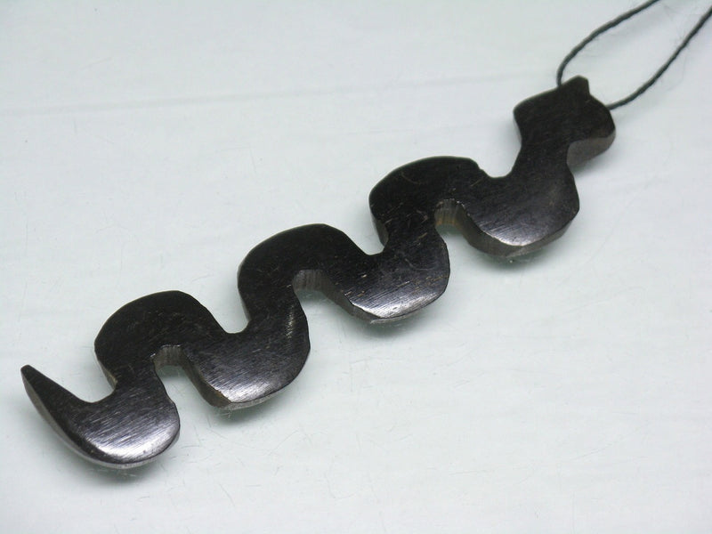 TOKO-BEADS EB208-09 Bone pendant  (Snake/Kenya) 76mm EB208-09 ボーンチャーム（ヘビ/ケニア） 76mm Asian bead & African bead  Handmade,Lampeork,bead,asia,india,ethnic,parts,accessory,beads とんぼ玉,ビーズ,トンボ玉,アジア,インド,エスニック,手作り,パーツ,アクセサリー