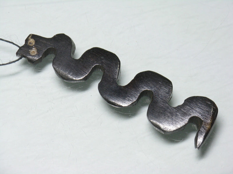 TOKO-BEADS EB209-04 Bone pendant  (Snake/Kenya) 70mm EB209-04 ボーンチャーム（ヘビ/ケニア） 70mm Asian bead & African bead  Handmade,Lampeork,bead,asia,india,ethnic,parts,accessory,beads とんぼ玉,ビーズ,トンボ玉,アジア,インド,エスニック,手作り,パーツ,アクセサリー