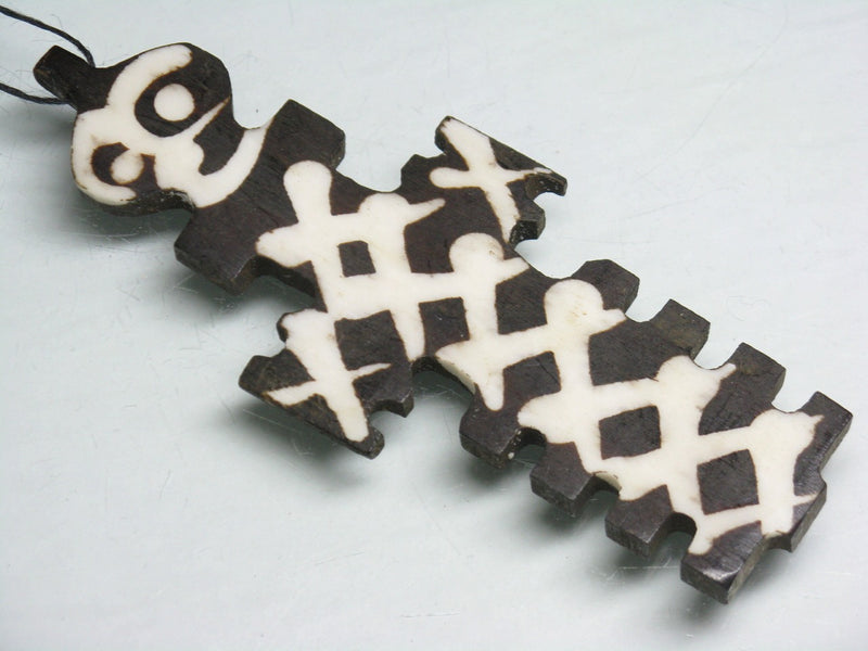 TOKO-BEADS EB215-02 Bone pendant  (Cross/Kenya) 87mm EB215-02 ボーンチャーム（クロス/ケニア） 87mm Asian bead & African bead  Handmade,Lampeork,bead,asia,india,ethnic,parts,accessory,beads とんぼ玉,ビーズ,トンボ玉,アジア,インド,エスニック,手作り,パーツ,アクセサリー