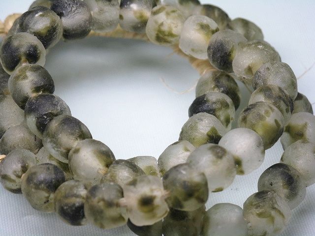 | TOKO-BEADS |EG001N-02 リサイクルガラスビーズ（連） 9~12mmとんぼ玉,ビーズ,トンボ玉,アジア,インド,エスニック,手作り,パーツ,アクセサリー