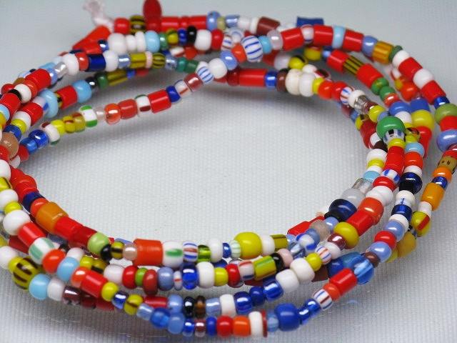 | TOKO-BEADS |EG012-02 クリスマスビーズ約88cm（連） 2~5mmとんぼ玉,ビーズ,トンボ玉,アジア,インド,エスニック,手作り,パーツ,アクセサリー