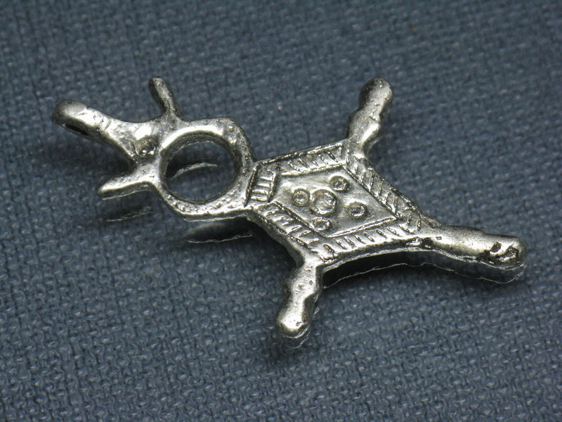 TOKO-BEADS EM002-04 Tuareg metal pendant 46mm EM002-04 トゥアレグ族メタルペンダント 46mm Asian bead & African bead  Handmade,Lampeork,bead,asia,india,ethnic,parts,accessory,beads とんぼ玉,ビーズ,トンボ玉,アジア,インド,エスニック,手作り,パーツ,アクセサリー