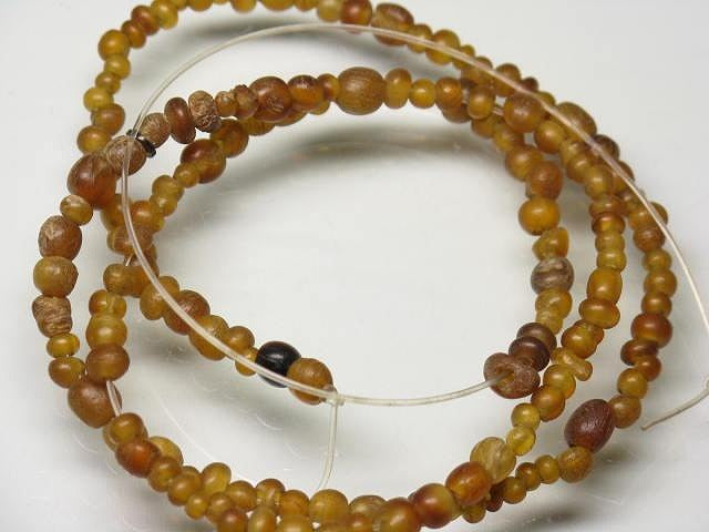 | TOKO-BEADS |HR010-19 ホーンビーズ（連） 2.5~4.5mmとんぼ玉,ビーズ,トンボ玉,アジア,インド,エスニック,手作り,パーツ,アクセサリー