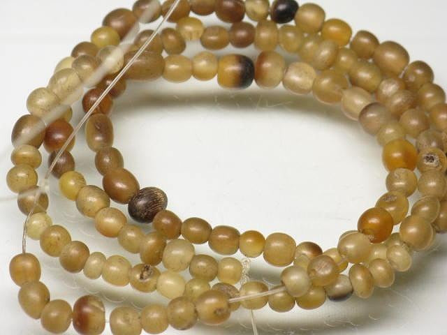 | TOKO-BEADS |HR010-24 ホーンビーズ（連） 3.5~5mmとんぼ玉,ビーズ,トンボ玉,アジア,インド,エスニック,手作り,パーツ,アクセサリー