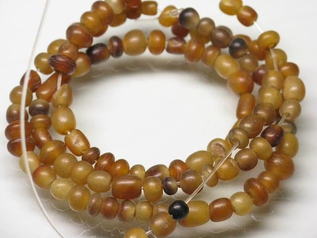 | TOKO-BEADS |HR010-32 ホーンビーズ（連） 3~5mmとんぼ玉,ビーズ,トンボ玉,アジア,インド,エスニック,手作り,パーツ,アクセサリー