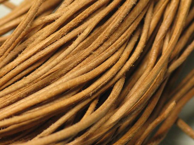 TOKO-BEADS LC043 Leather Cord(75Cm) 1mm LC043 レザーコード(75Cm) 1mm Asian bead & African bead  Handmade,Lampeork,bead,asia,india,ethnic,parts,accessory,beads とんぼ玉,ビーズ,トンボ玉,アジア,インド,エスニック,手作り,パーツ,アクセサリー