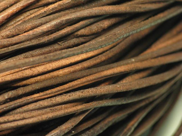 TOKO-BEADS LC069 Leather Cord(75Cm) 1.5mm LC069 レザーコード(75Cm) 1.5mm Asian bead & African bead  Handmade,Lampeork,bead,asia,india,ethnic,parts,accessory,beads とんぼ玉,ビーズ,トンボ玉,アジア,インド,エスニック,手作り,パーツ,アクセサリー