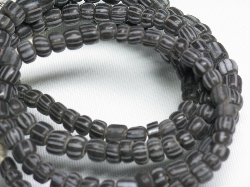 | TOKO-BEADS |MJ100-33 マジャパヒト玉（連） 4~7mmとんぼ玉,ビーズ,トンボ玉,アジア,インド,エスニック,手作り,パーツ,アクセサリー