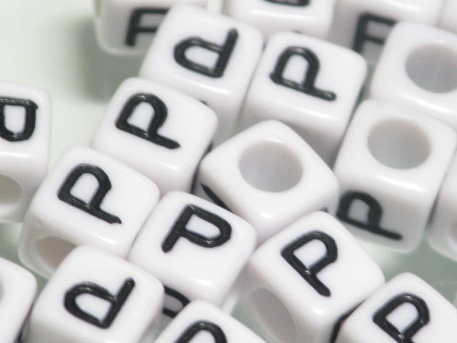 TOKO-BEADS P101-16P Alphabet (20g) (P) 6mm P101-16P アルファベット20ｇ約120個（P） 6mm Asian bead & African bead  Handmade,Lampeork,bead,asia,india,ethnic,parts,accessory,beads とんぼ玉,ビーズ,トンボ玉,アジア,インド,エスニック,手作り,パーツ,アクセサリー