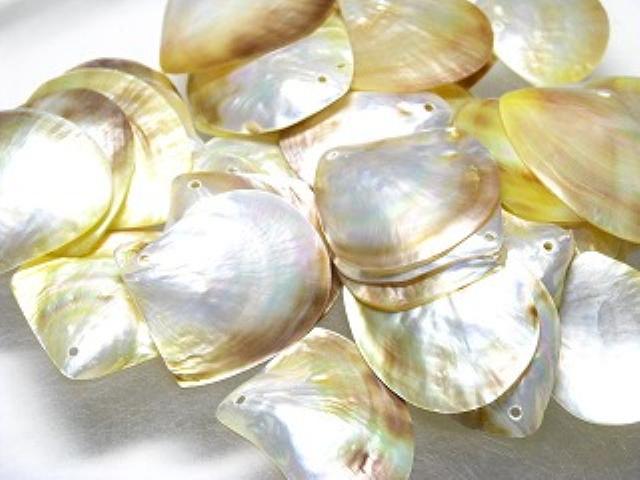 TOKO-BEADS PB007-26 Shell Charm (44pcs)  28~38mm PB007-26 シェルチャーム44個セット  28~38mm Asian bead & African bead  Handmade,Lampeork,bead,asia,india,ethnic,parts,accessory,beads とんぼ玉,ビーズ,トンボ玉,アジア,インド,エスニック,手作り,パーツ,アクセサリー