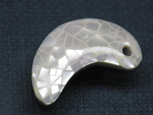 TOKO-BEADS PB007-41 Shell Charm (R) 25mm PB007-41 シェルチャーム（R） 25mm Asian bead & African bead  Handmade,Lampeork,bead,asia,india,ethnic,parts,accessory,beads とんぼ玉,ビーズ,トンボ玉,アジア,インド,エスニック,手作り,パーツ,アクセサリー