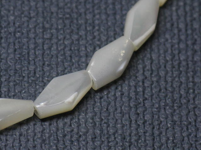 TOKO-BEADS PB007-56N Shell bead (strand) 4mm PB007-56N シェルビーズ（連） 4mm Asian bead & African bead  Handmade,Lampeork,bead,asia,india,ethnic,parts,accessory,beads とんぼ玉,ビーズ,トンボ玉,アジア,インド,エスニック,手作り,パーツ,アクセサリー