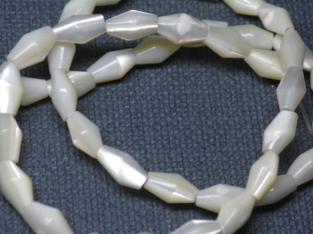 TOKO-BEADS PB007-70N Shell bead (strand) 4~4.5mm PB007-70N シェルビーズ（連） 4~4.5mm Asian bead & African bead  Handmade,Lampeork,bead,asia,india,ethnic,parts,accessory,beads とんぼ玉,ビーズ,トンボ玉,アジア,インド,エスニック,手作り,パーツ,アクセサリー