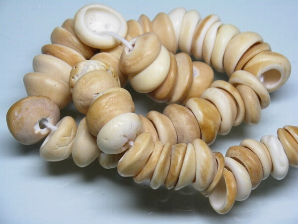 TOKO-BEADS PB014-18 Puka-Shell (West Africa) 9~16mm PB014-18 プカシェル（西アフリカ） 9~16mm Asian bead & African bead  Handmade,Lampeork,bead,asia,india,ethnic,parts,accessory,beads とんぼ玉,ビーズ,トンボ玉,アジア,インド,エスニック,手作り,パーツ,アクセサリー