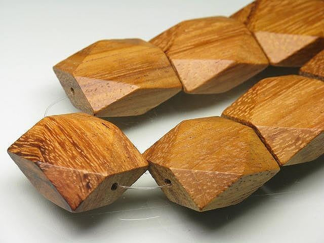 PW301N-58 Wooden bead (strand) 22mm