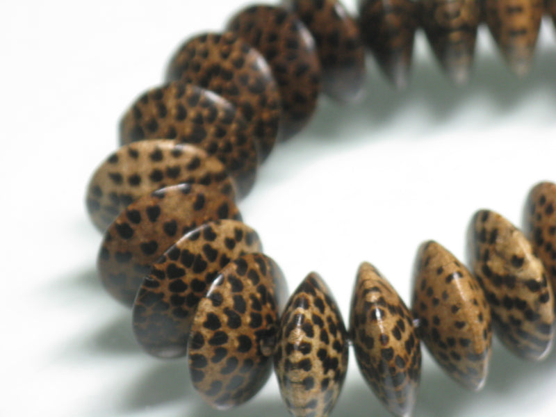 PW305N-32 Palm wood bead (strand) 15mm