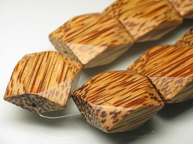 PW306N-25 Wooden bead (strand) 22mm
