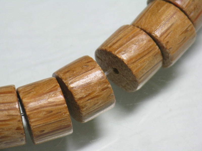 PW306N-37 Palm wood beads (strand) 12mm