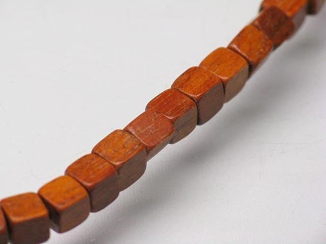 PW307N-10 Wooden bead (strand) 4mm