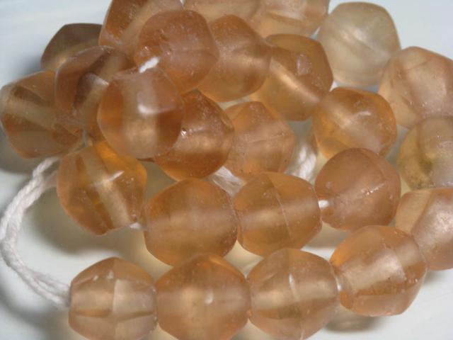 | TOKO-BEADS |RC004N-80 リサイクルガラスビーズ（連） 14~15mmとんぼ玉,ビーズ,トンボ玉,アジア,インド,エスニック,手作り,パーツ,アクセサリー