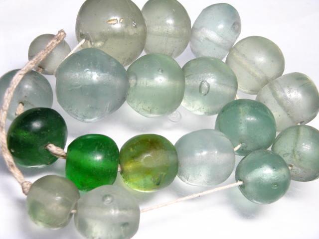 TOKO-BEADS RC005-12N Old Glass bead (strand) 18~33mm RC005-12N オールドガラスビーズ（連） 18~33mm Asian bead & African bead  Handmade,Lampeork,bead,asia,india,ethnic,parts,accessory,beads とんぼ玉,ビーズ,トンボ玉,アジア,インド,エスニック,手作り,パーツ,アクセサリー