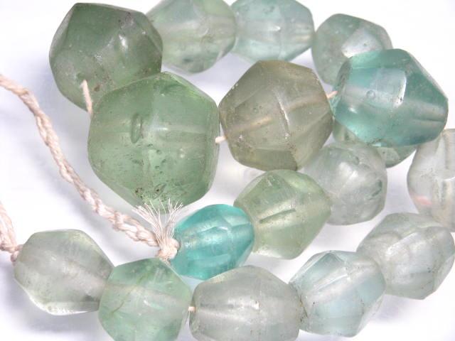 TOKO-BEADS RC005-24N Old Glass bead (strand) 20~37mm RC005-24N オールドガラスビーズ（連） 20~37mm Asian bead & African bead  Handmade,Lampeork,bead,asia,india,ethnic,parts,accessory,beads とんぼ玉,ビーズ,トンボ玉,アジア,インド,エスニック,手作り,パーツ,アクセサリー