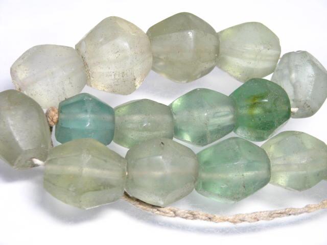 TOKO-BEADS RC005-26N Old Glass bead (strand) 20~32mm RC005-26N オールドガラスビーズ（連） 20~32mm Asian bead & African bead  Handmade,Lampeork,bead,asia,india,ethnic,parts,accessory,beads とんぼ玉,ビーズ,トンボ玉,アジア,インド,エスニック,手作り,パーツ,アクセサリー