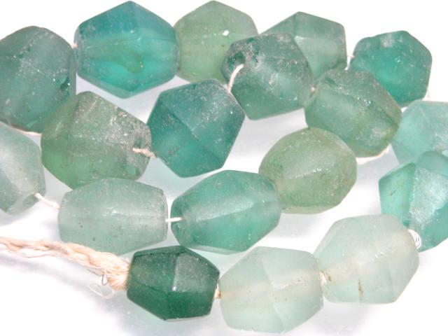 TOKO-BEADS RC005-31N Old Glass bead (strand) 19~28mm RC005-31N オールドガラスビーズ（連） 19~28mm Asian bead & African bead  Handmade,Lampeork,bead,asia,india,ethnic,parts,accessory,beads とんぼ玉,ビーズ,トンボ玉,アジア,インド,エスニック,手作り,パーツ,アクセサリー